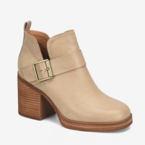 Korks Kari Ankle Boots with Buckle - Picture 1 of 7